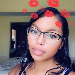 Meet your Posher, Maya